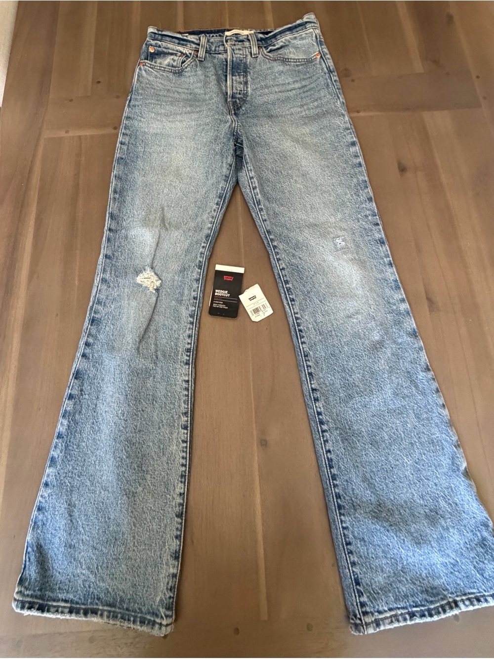 Worn once! Levi’s Wedgie Bootcut Jeans
27 x 32
